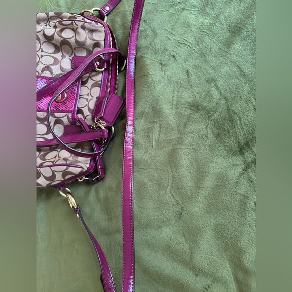 AUTHENTIC COACH PURSE F24884 SIGNATURE, GREAT CONDITION W/ REMOVABLE STRAP USED - Picture 11 of 13